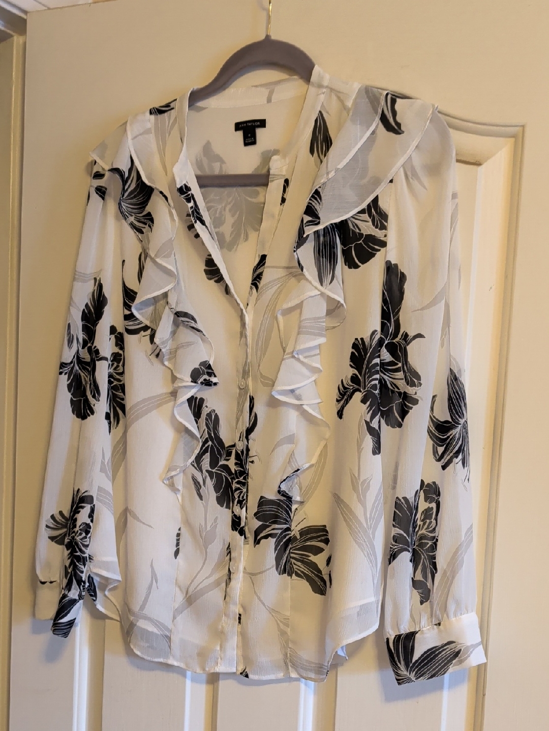 Anne Klein Black And White Floral Ruffle Blouse